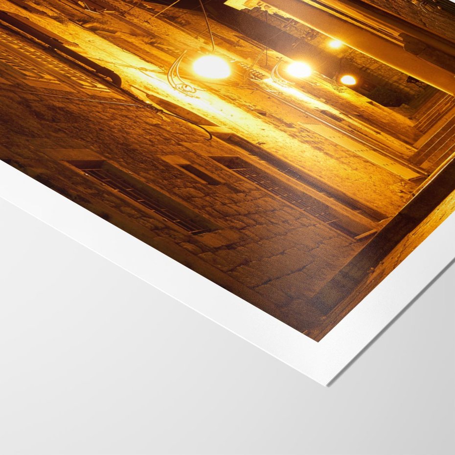 Plakat bez ramy 21x30 - Miasto Pod Gwieździstym Niebem - uliczka, perspektywa