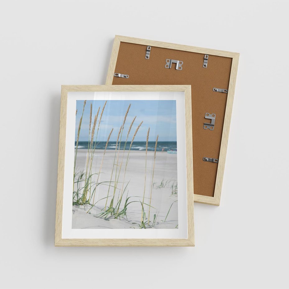 Plakat w ramie 40x50 - Przytulna Śródziemnomorska Trawa - plaża, trawy - rama drewno