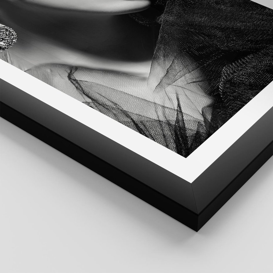 Plakat w ramie 30x40 - Zmysłowe usta damy - kobieta, usta - rama czarna