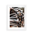 Plakat w ramie 30x40 - Zimowa Drewniana Idylla - drewno, kłody - rama biała