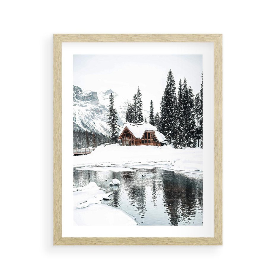 Plakat w ramie 40x50 - Urok Zimowego Krajobrazu - domek w górach, zima - rama drewno