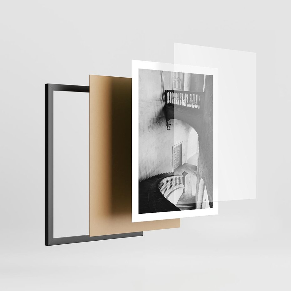 Plakat w ramie 50x70 - Po Schodach w Dół - czarno białą fotgrafia, zakręcone schody w starek kamienicy - rama czarna