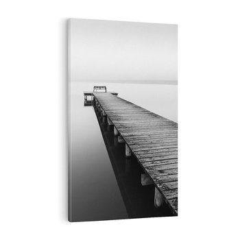 Obraz na płótnie 80x120 - Mglista Perspektywa - czarno biała fotografia, drewniany pomost na jeziorze