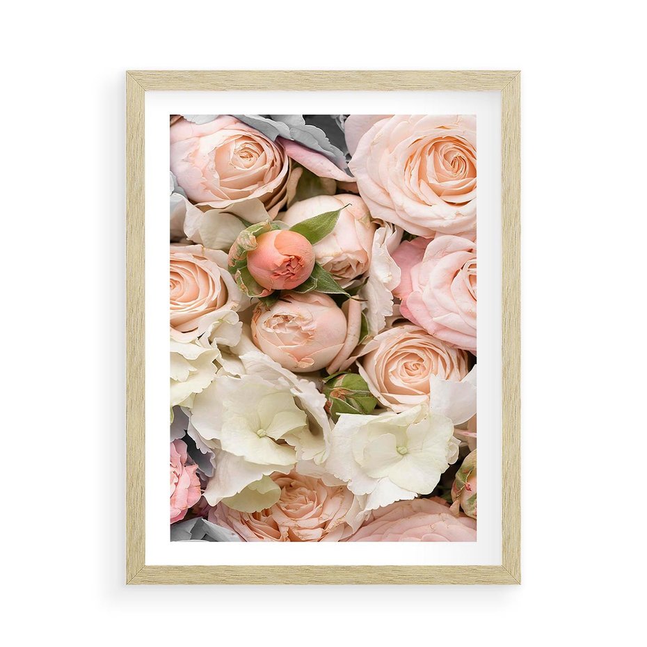 Plakat w ramie 50x70 - Kwiatowy Rarytas: Róże w Herbacianym Zbliżeniu - kwiaty, herbaciane - rama drewno