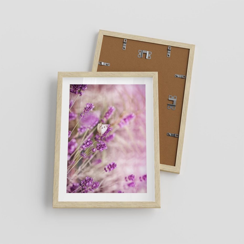 Plakat w ramie 30x40 - Majestat lawendy: fioletowe pola - lawenda, fiolet - rama drewno