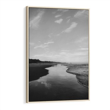Obraz w ramie 50x70 - Nadmorska Melodia - czarno białe zdjęcie, plaża - rama drewno
