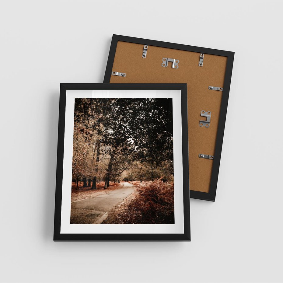 Plakat w ramie 40x50 - Magia Jesieni: Pejzaż Parku w Odcieniach Żółci - jesień, park - rama czarna