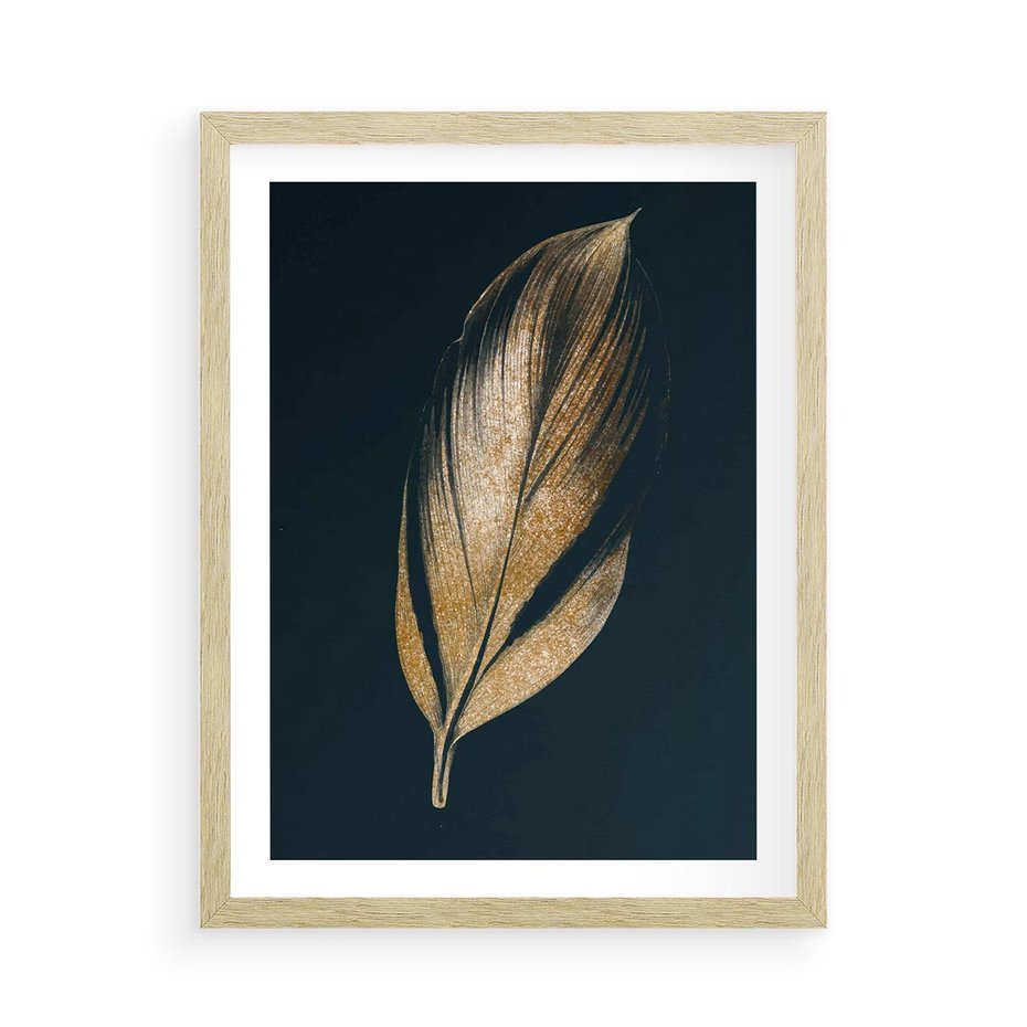 Plakat w ramie 50x70 - Mroczne Złoto - nowoczesna grafika, złoty liść na czarnym tle - rama drewno