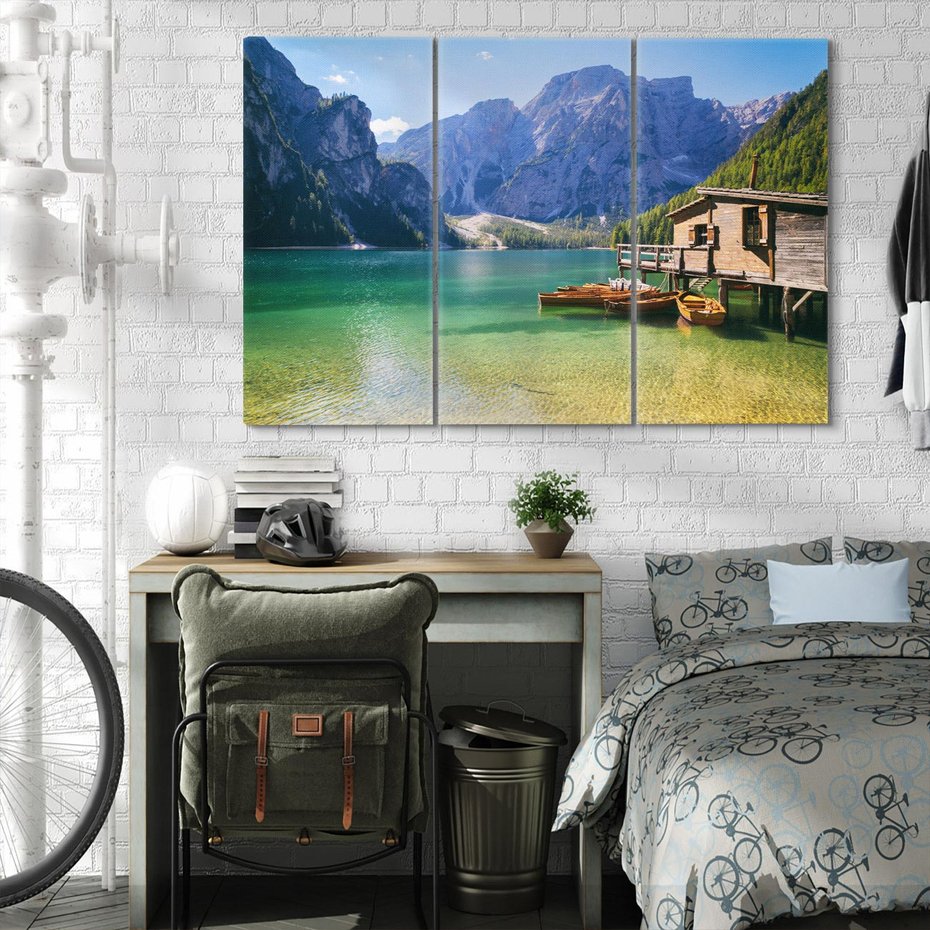 Obraz na płótnie 120x80 - Wzgórza i Jezioro: Urok Górskiej Przyrody - góry, jezioro