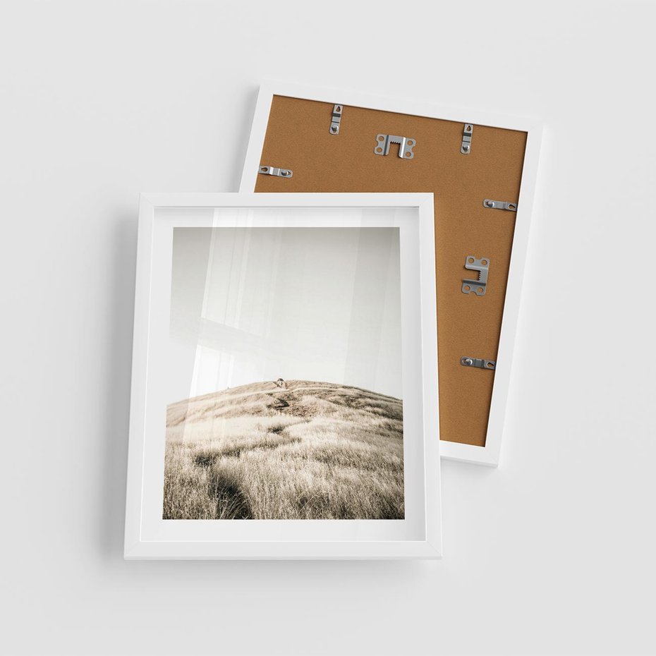 Plakat w ramie 40x50 - Wzgórze w Odcieniach Sepii - wzgórze, trawy - rama biała