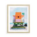 Plakat w ramie 40x50 - Plaża Miami w Słoneczny Dzień - domek ratownika, kolorowy - rama drewno