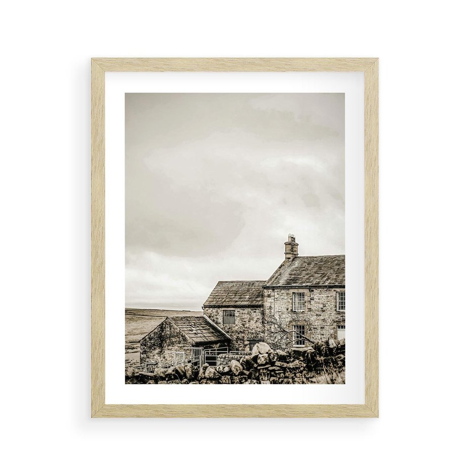 Plakat w ramie 40x50 - Kamienny Dom w Odcieniach Sepii - stary kamienny dom, odcienie sepii - rama drewno