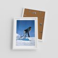 Plakat w ramie 30x40 - Snowboard na zimowych zboczach - snowboard, zima - rama biała