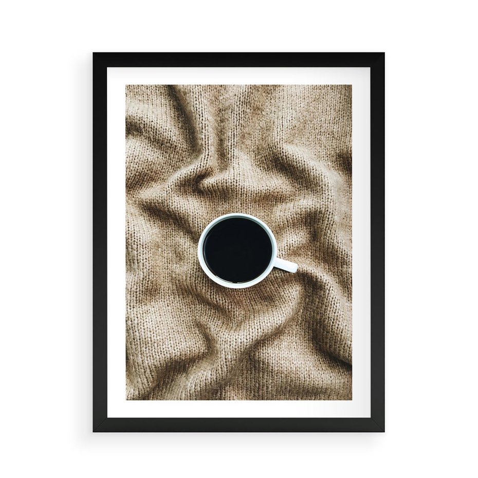 Plakat w ramie 50x70 - Filiżanka Kawy na Brązowym Kocu - kawa, czarna kawa - rama czarna