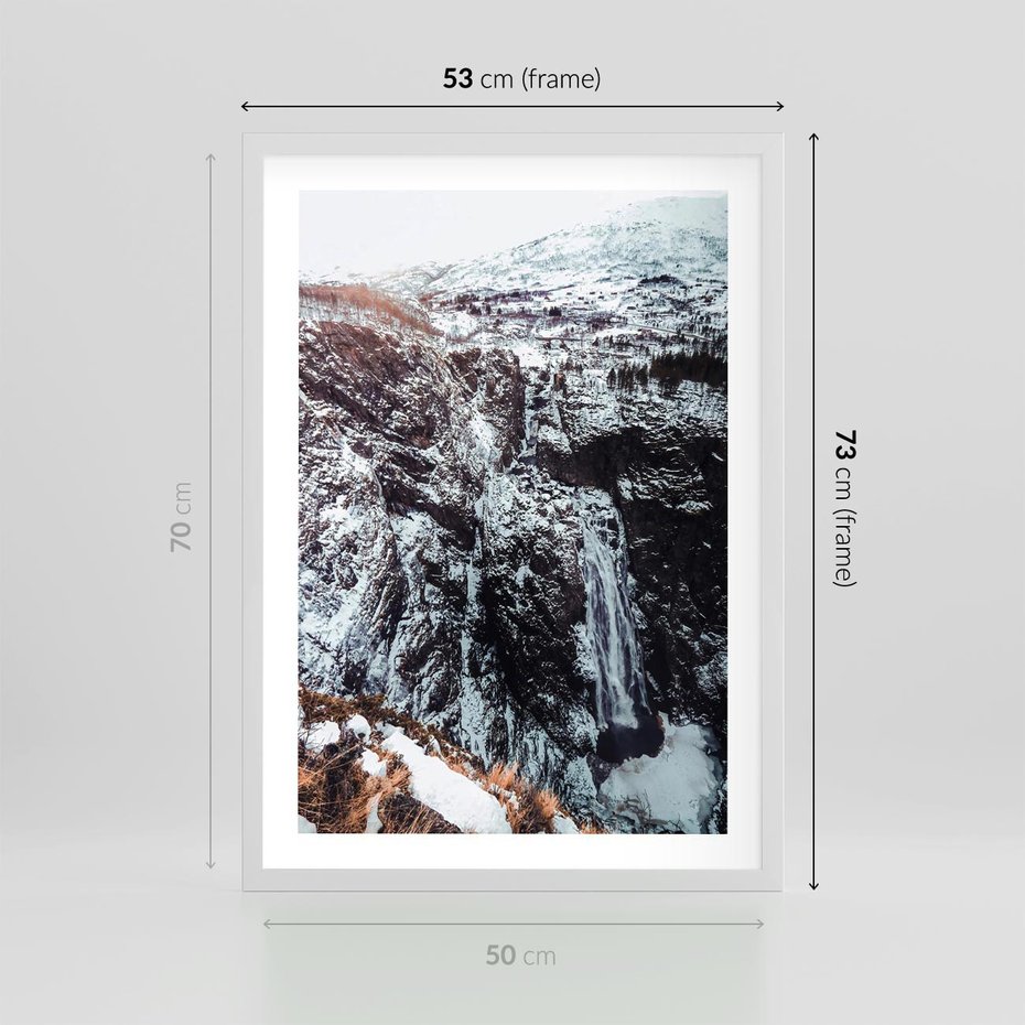 Plakat w ramie 50x70 - Góry w Białym Uroku: Zimowa Sceneria - górski krajobraz, zima - rama biała