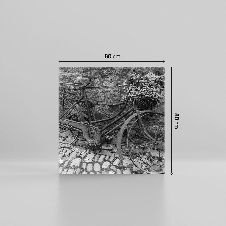 Obraz na płótnie 80x80 - Zapomniany Urok - czarno biała fotografia, stary rower oparty o mur