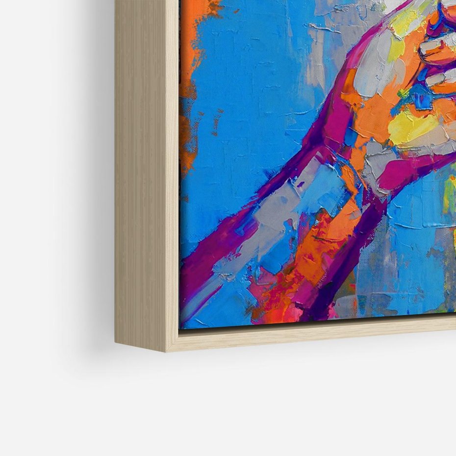 Obraz w ramie 100x70 - Refrakcje wewnętrznego światła - abstrakcyjne dzieło, dłoń trzyma żarówkę - rama drewno