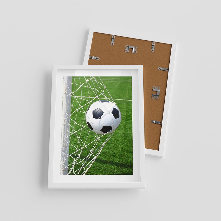 Plakat w ramie 30x40 - Namiętność Piłki i Gola - piłka nożna, gol - rama biała