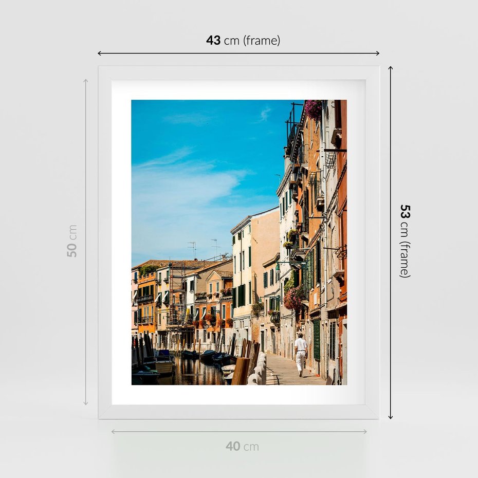 Plakat w ramie 40x50 - Magia Miejskiego Krajobrazu - uliczka, perspektywa - rama biała