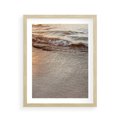 Plakat w ramie 40x50 - Spokój Morza: Fale na Plaży - fale, morze - rama drewno