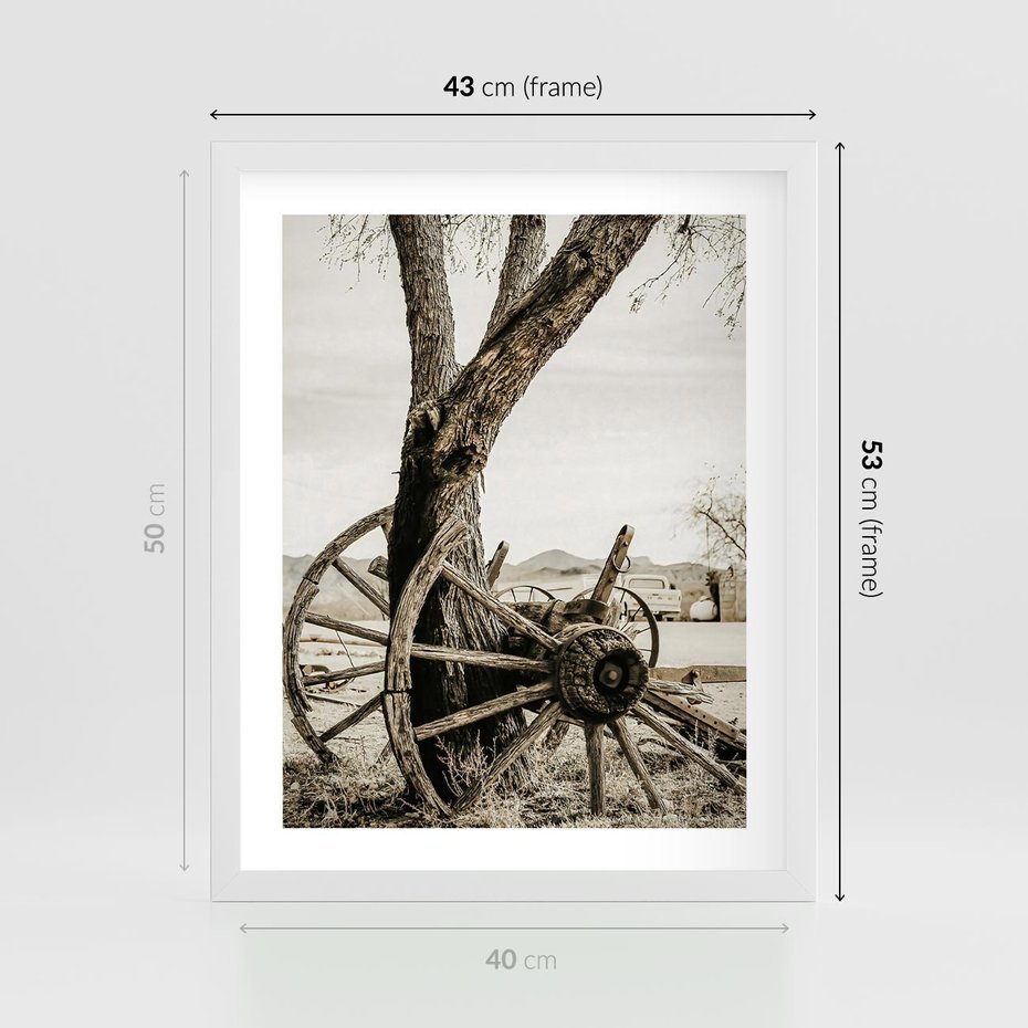 Plakat w ramie 40x50 - Rustykalna Tradycja - koło starego wozu, rustykalny styl - rama biała