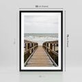 Plakat w ramie 50x70 - Morze i drewniany pomost - morze, pomost - rama czarna