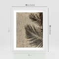 Plakat w ramie 40x50 - Plażowa Idylla - palma, cień na piasku - rama biała