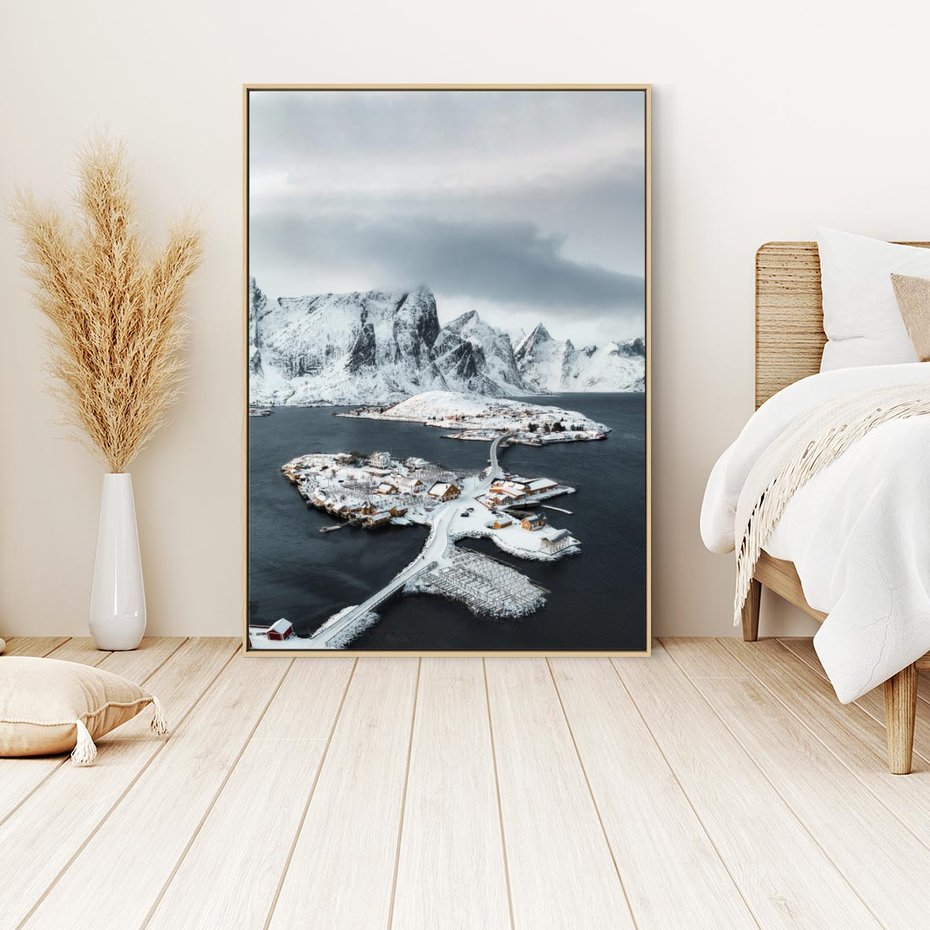 Obraz w ramie 80x120 - Ciepło i Urok Północy - skandynawskie, domki - rama drewno