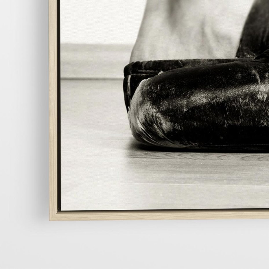 Obraz w ramie 100x70 - W Monochromatycznych Nutach - fotografia, czarno biała - rama drewno