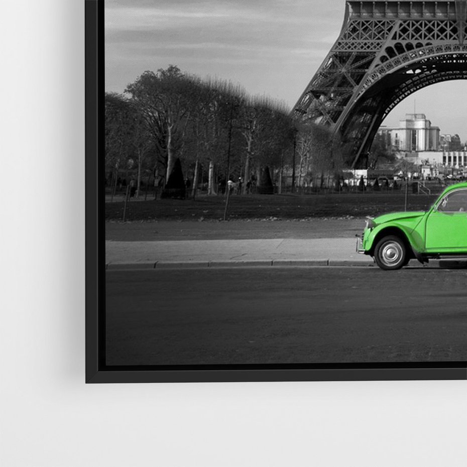 Obraz w ramie 50x70 - Paryskie Romantyczne Spotkanie - Eiffla, samochód - rama czarna