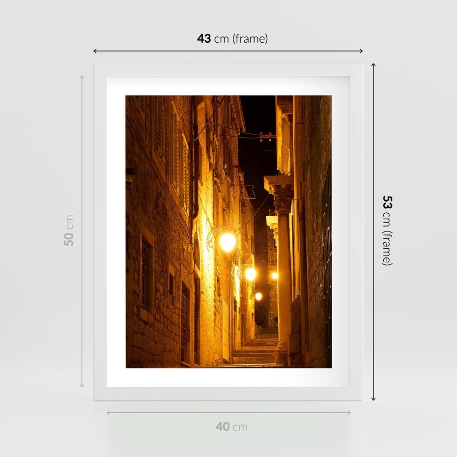 Plakat w ramie 40x50 - Miasto Pod Gwieździstym Niebem - uliczka, perspektywa - rama biała