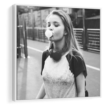 Obraz w ramie 50x50 - Letnia Młodość - nowoczesna fotografia, czarno biała - rama biała