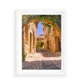 Plakat w ramie 50x70 - Malownicza uliczka w perspektywie - uliczka, perspektywa - rama biała