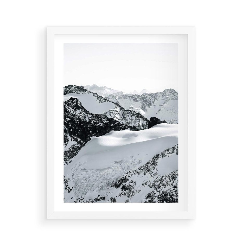 Plakat w ramie 50x70 - Biały Zimowy Pejzaż - góry w zimie, ośnieżone wysokie szczyty - rama biała