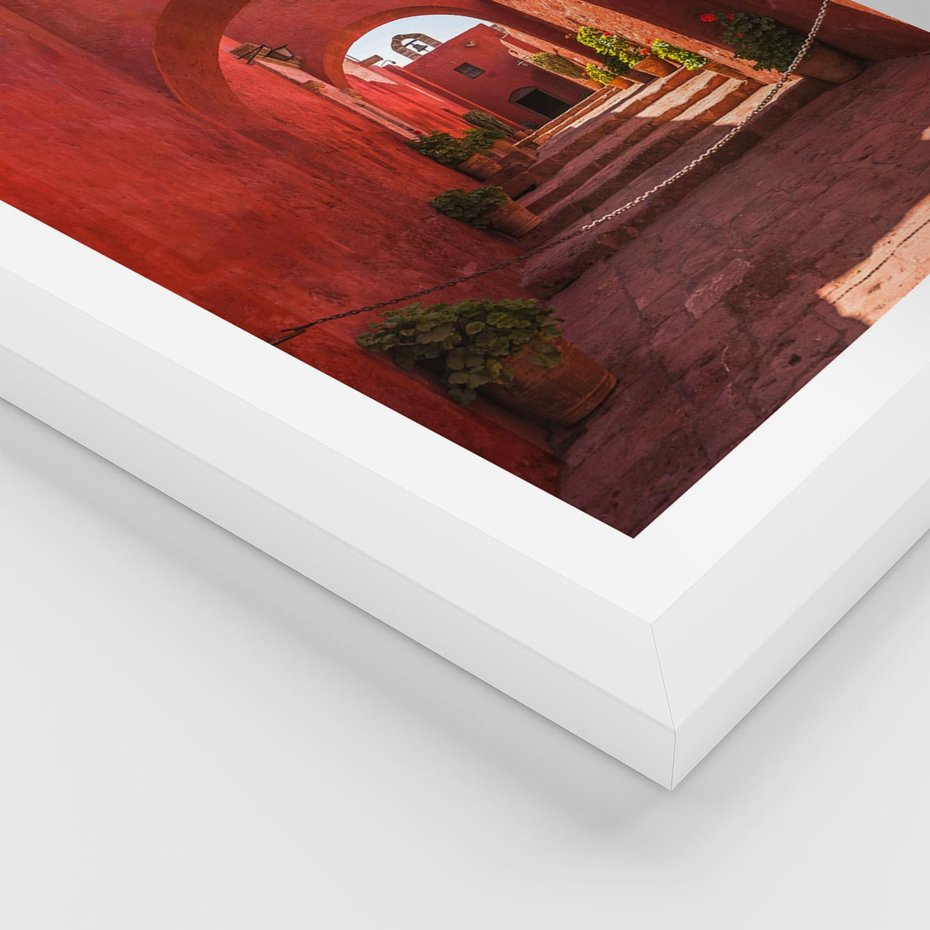 Plakat w ramie 50x70 - Perspektywa Uliczki - uliczka, perspektywa - rama biała