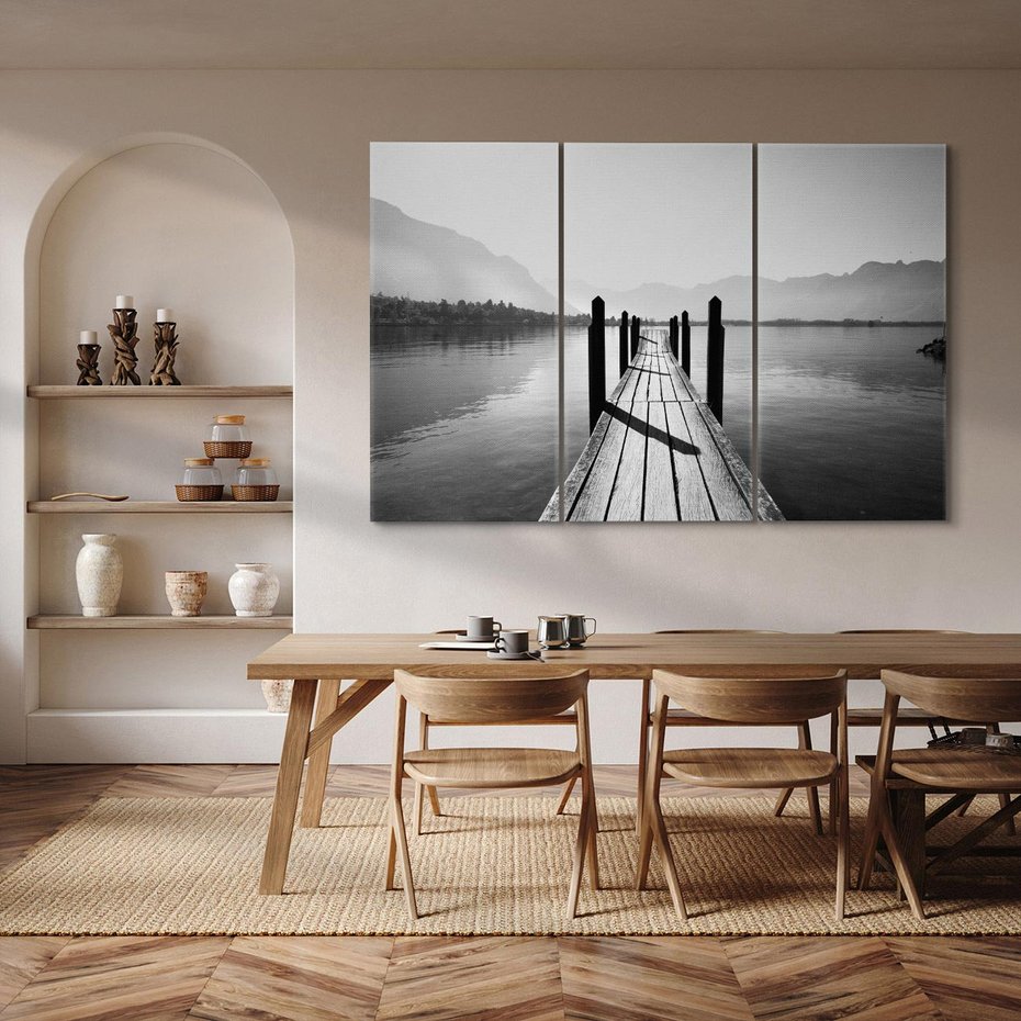 Obraz na płótnie 120x80 - Spokojna Przystań - czarno biała fotografia, drewniany pomost na jeziorze