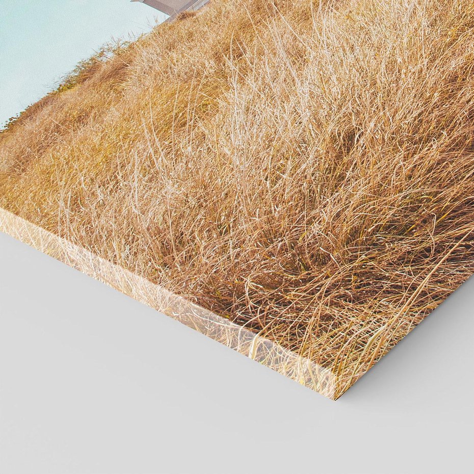 Obraz na płótnie 120x80 - Tajemnicza Ścieżka - latarnia morska w oddali, suche trawy