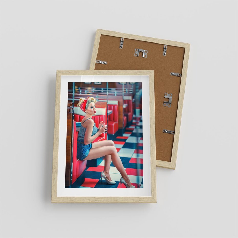 Plakat w ramie 30x40 - Stylowa Elegancja - retro, pinup - rama drewno