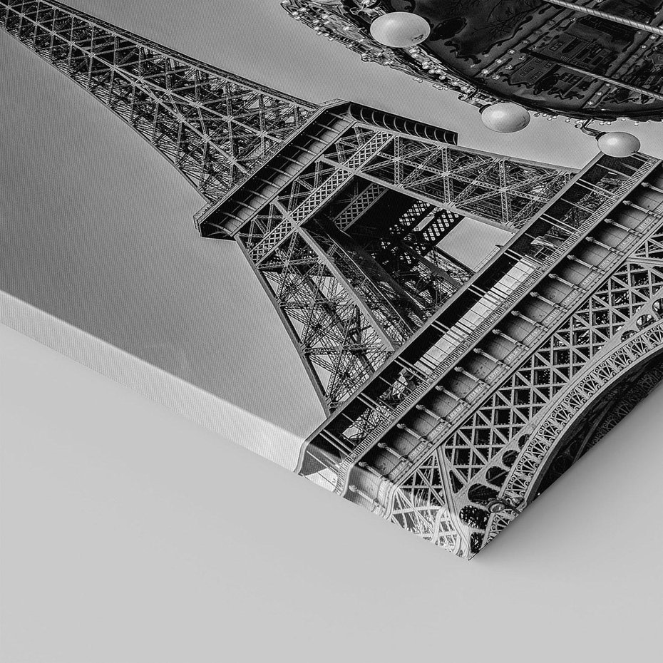 Obraz na płótnie 30x30 - Zabawa w Paryżu - czarno białe zdjecie, wieża eiffla