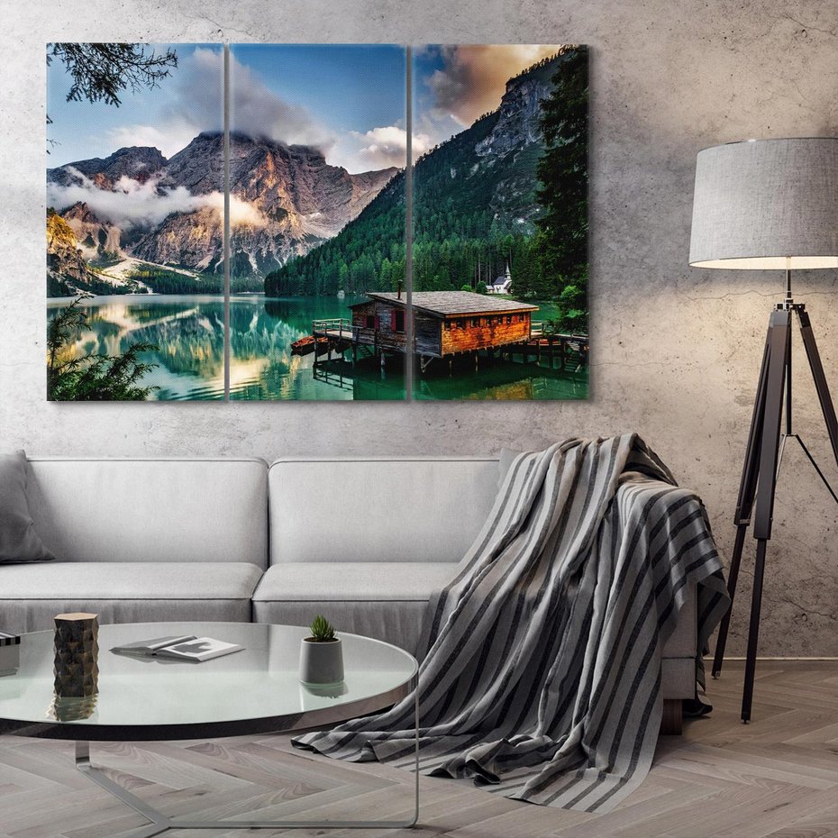 Obraz na płótnie 120x80 - Górska idylla: Domek nad strumykiem - góry, domek