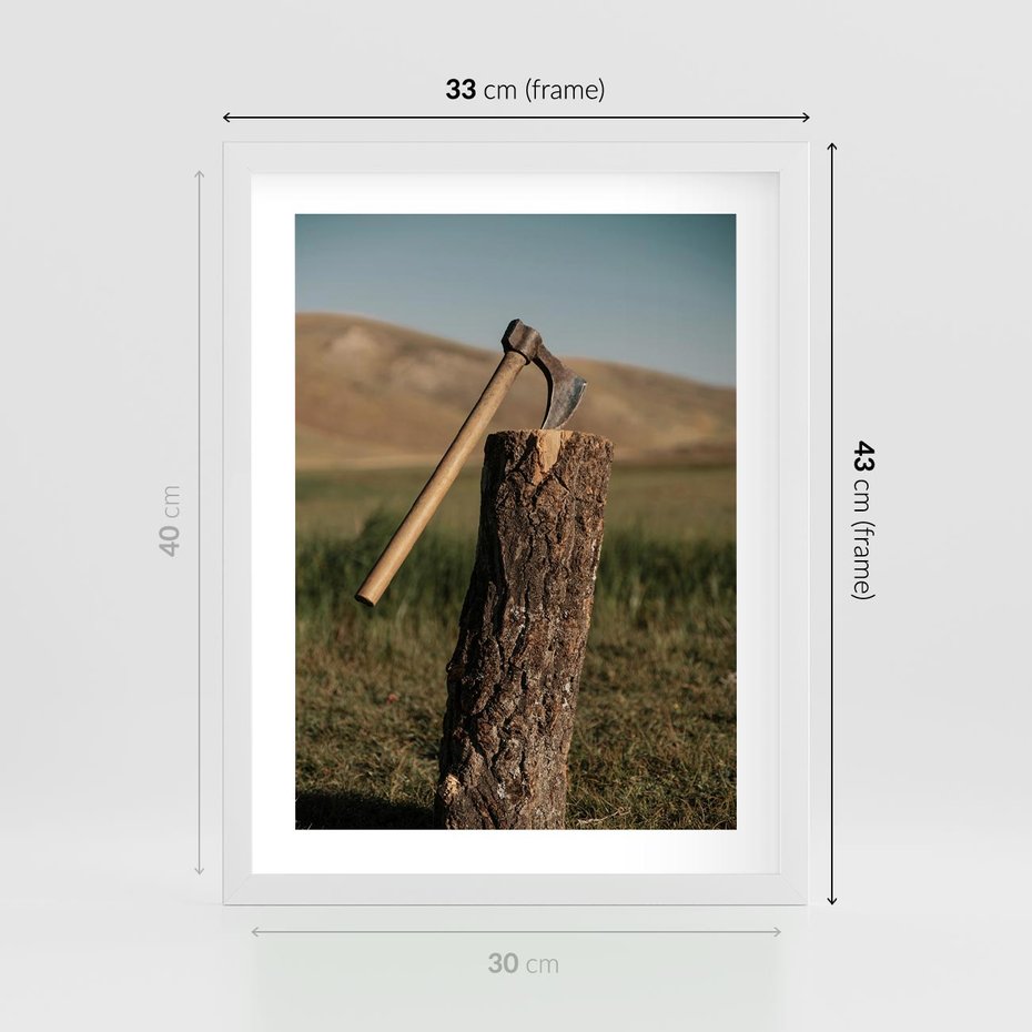 Plakat w ramie 30x40 - Lasowa siła w drewnie - las, siekiera - rama biała