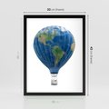 Plakat w ramie 30x40 - Podróżniczy balon nad ziemią - balon, ziemia - rama czarna