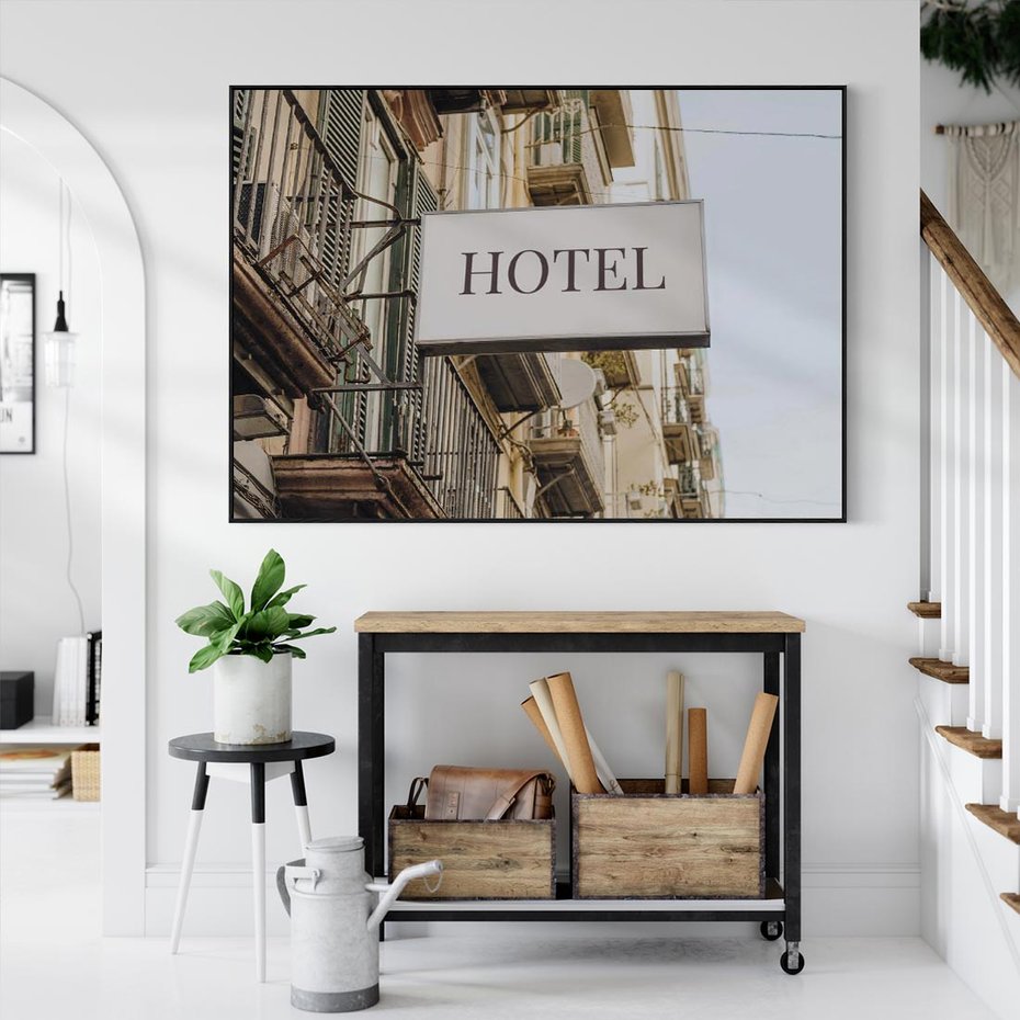 Obraz w ramie 100x70 - Magiczne Spacery - hotel, uliczka - rama czarna