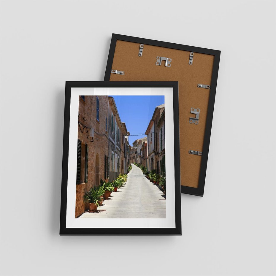 Plakat w ramie 30x40 - Urok uliczki: perspektywa miasta - uliczka, perspektywa - rama czarna