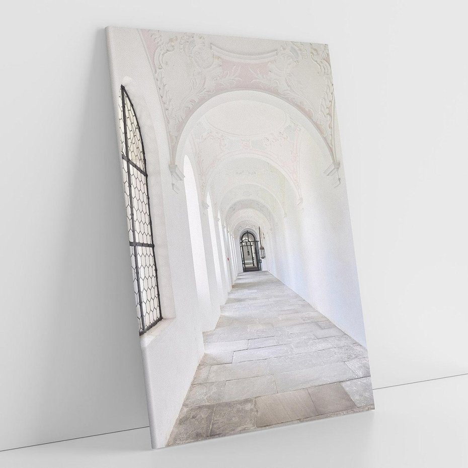 Obraz na płótnie 50x70 - Architektoniczne Przejście - architektura, korytarz