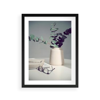 Plakat w ramie 50x70 - Eukaliptusowa Cisza - kompozycja, liście eukaliptusa w wazonie - rama czarna