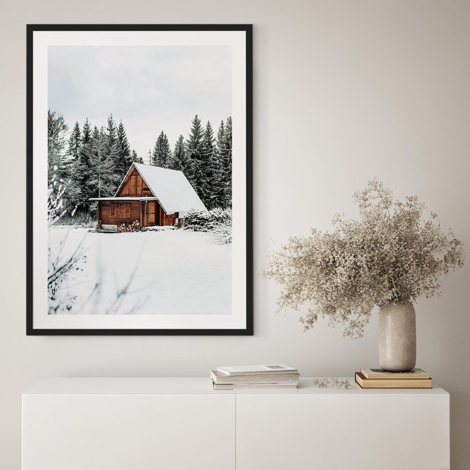 Plakat w ramie 50x70 - Ujęcie zimy w Górach - domek w górach w zimie, śnieg - rama czarna