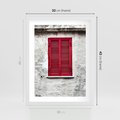 Plakat w ramie 30x40 - Okno z Czerwonymi Okiennicami - stare okno, kamienica - rama biała