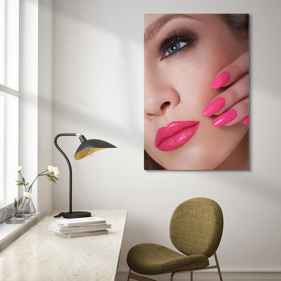 Obraz na płótnie 50x70 - Usta, manicure, spa: kobieca harmonia - usta, manicure
