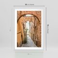 Plakat w ramie 50x70 - Magiczna podróż w głąb miasta - uliczka, perspektywa - rama biała